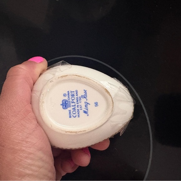 Coalport England VNTG 1960’s Ming Rose Floral Bone China Egg Trinket Box - Picture 3 of 5